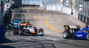 Piąte podium Tymka Kucharczyka w sezonie Indy NXT na wymagającym torze w Detroit