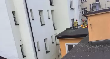 Dramatyczny upadek mężczyzny w Cieszynie skuteczna akcja ratunkowa